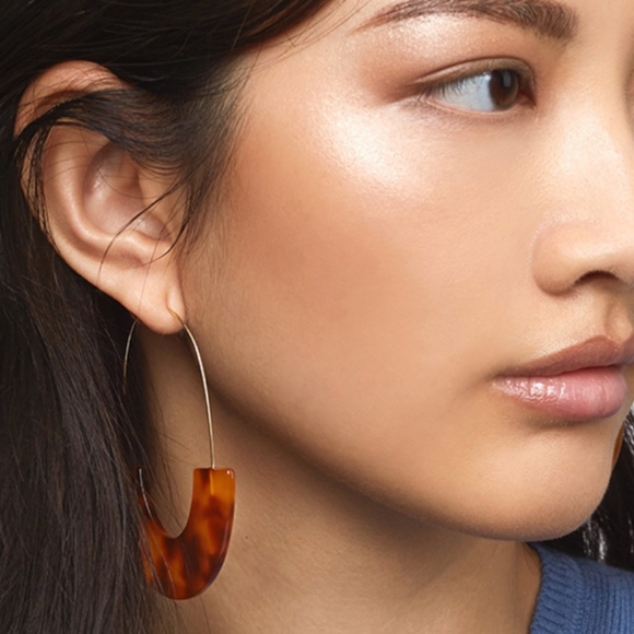 NWT Tiger Leopard Statement Hook Acrylic Earring - Picture 2 of 3